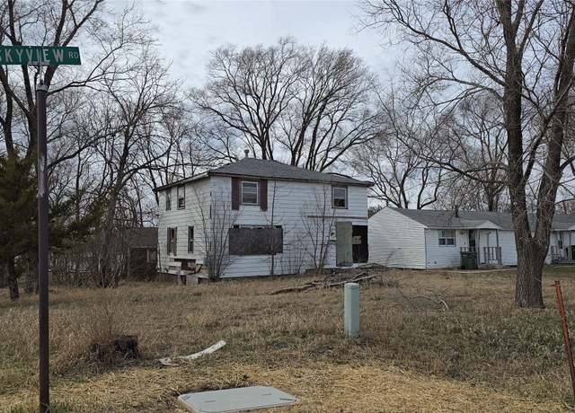 Property at 312 Skyview Rd, Waterloo, IA 50707, 3 beds, 1.5 baths