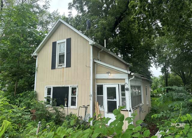 Property at 1719 Lyon St, Des Moines, IA 50316, 2 beds, 1 bath