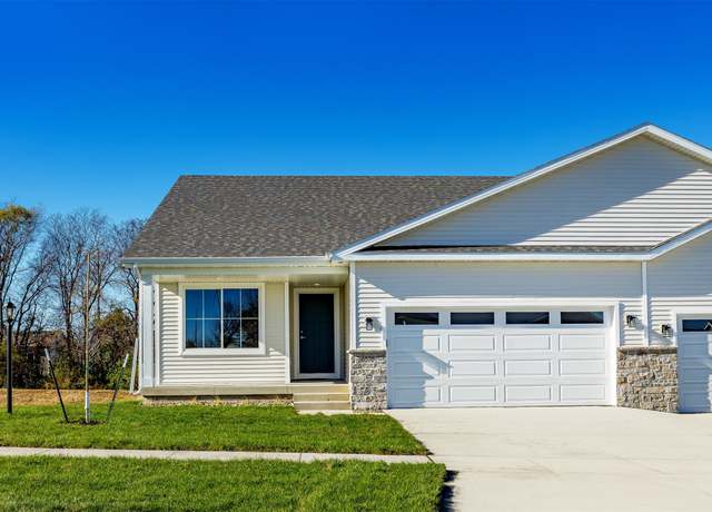Property at 6570 NE 11th Ct, Des Moines, IA 50313, 3 beds, 3 baths