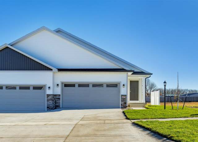 Property at 6573 NE 11th Ct, Des Moines, IA 50313, 3 beds, 3 baths