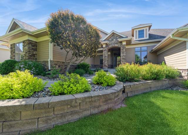 Property at 14101 Wilden Dr, Urbandale, IA 50323, 3 beds, 3 baths