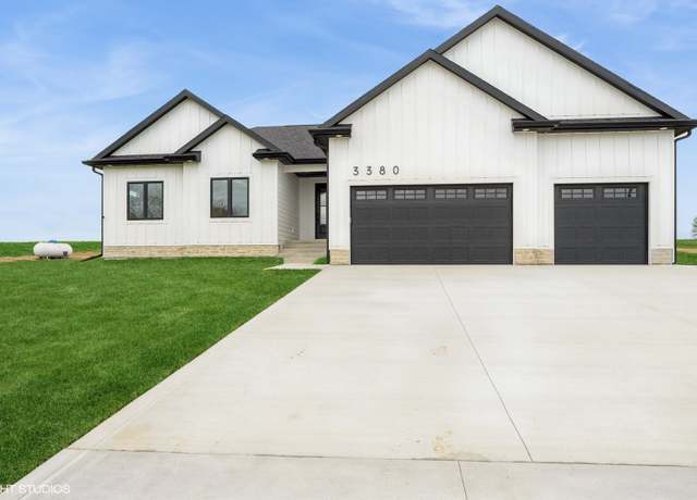 Property at 3380 SE 96th St, Runnells, IA 50237, 5 beds, 3 baths