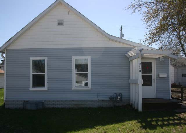 Property at 910 E Marion St, Knoxville, IA 50138, 3 beds, 1 bath