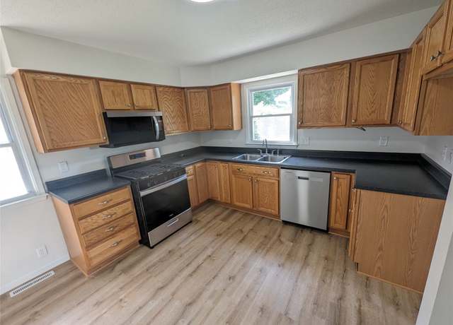 Property at 4223 SE 4th Ct, Des Moines, IA 50315, 4 beds, 1.5 baths