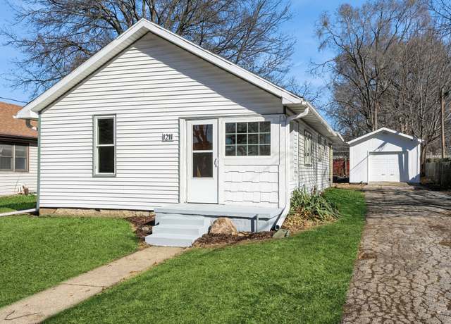 Property at 1211 E 32nd St, Des Moines, IA 50317, 2 beds, 1 bath