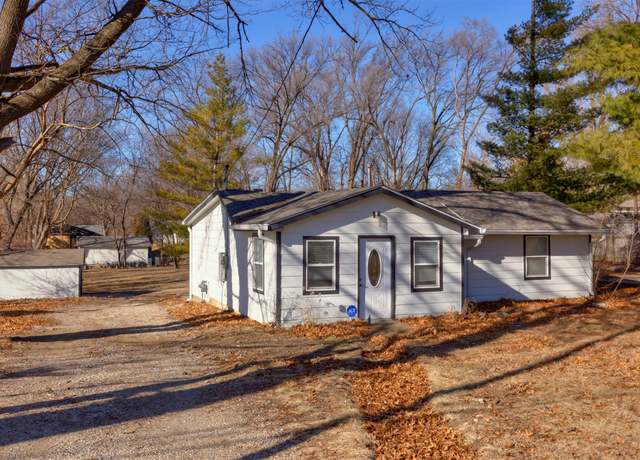 Property at 4302 SE 16th St, Des Moines, IA 50320, 3 beds, 1 bath