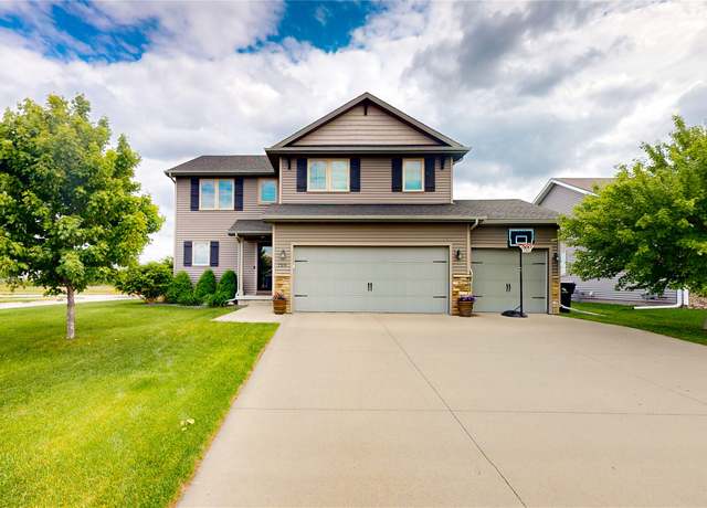 Property at 720 SE Driftwood Ln, Waukee, IA 50263, 4 beds, 3.5 baths