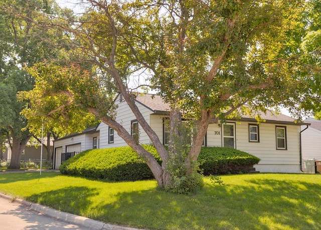 Property at 701 2nd Ave SE, Altoona, IA 50009, 3 beds, 1 bath