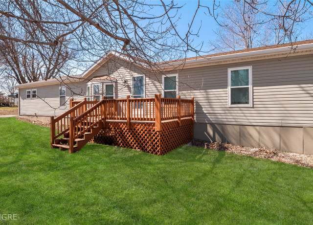 Property at 305 S Pine St, Zearing, IA 50278, 3 beds, 2 baths