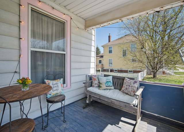 Property at 404 W Boston Ave, Indianola, IA 50125, 3 beds, 1 bath