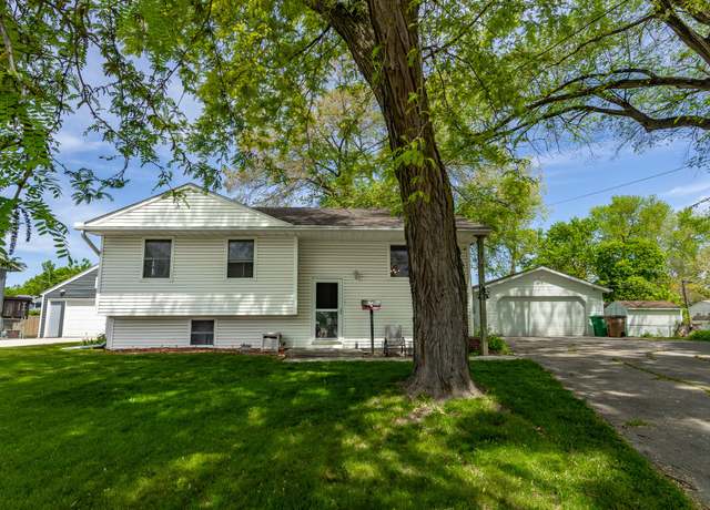 Property at 509 Fifth St SE, Altoona, IA 50009, 3 beds, 2 baths