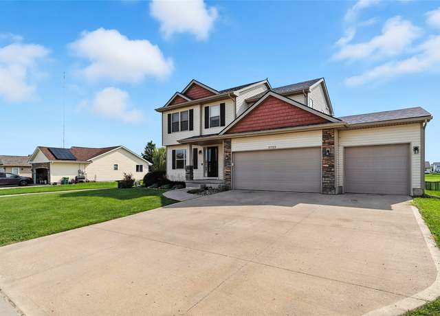 Property at 2723 4th Ave SE, Altoona, IA 50009, 4 beds, 2.5 baths