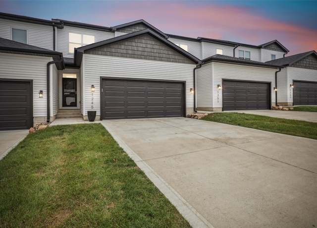Property at 1245 E 28th St, Norwalk, IA 50211, 4 beds, 3 baths