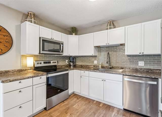 Property at 1118 Holly Dr, Norwalk, IA 50211, 3 beds, 1 bath