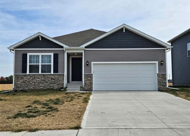 Property at 1001 Dee St SE, Bondurant, IA 50035, 4 beds, 3 baths