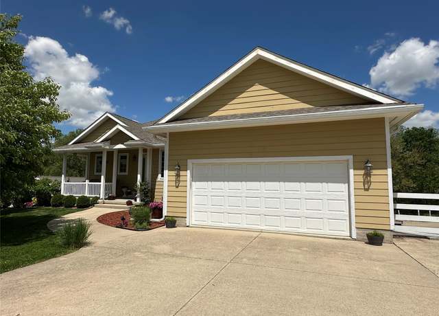 Property at 711 E Madison St, Winterset, IA 50273, 5 beds, 3 baths
