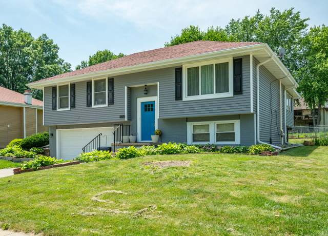 Property at 4012 79th St, Urbandale, IA 50322, 3 beds, 1.5 baths