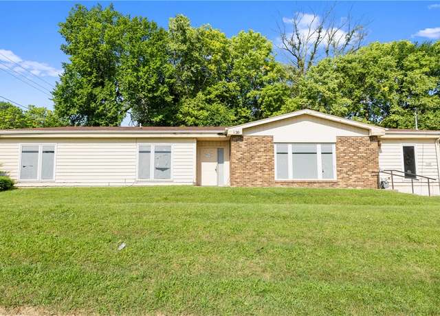Property at 1200 Williams St, Des Moines, IA 50317, 4 beds, 4.5 baths