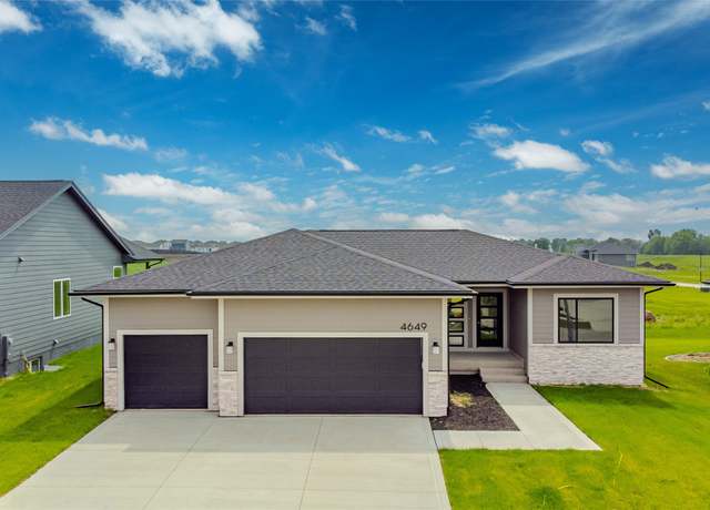 Property at 4649 177th St, Urbandale, IA 50323, 3 beds, 2 baths