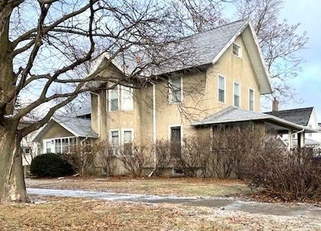 Property at 903 East St, Grinnell, IA 50112, 4 beds, 2 baths
