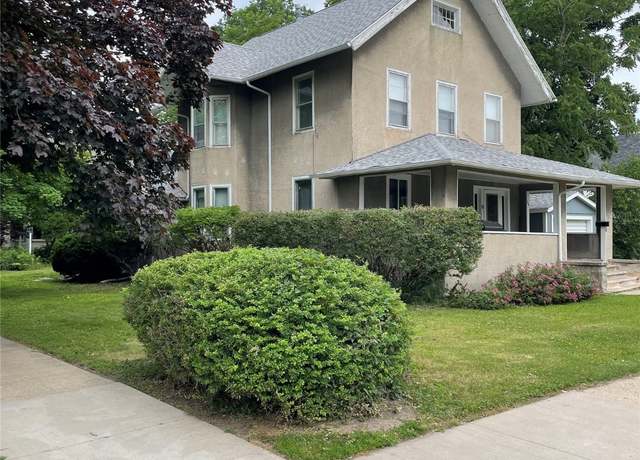 Property at 903 East St, Grinnell, IA 50112, 4 beds, 2 baths