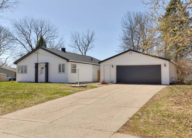 Property at 200 Constitution Blvd, Pleasant Hill, IA 50327, 3 beds, 2 baths