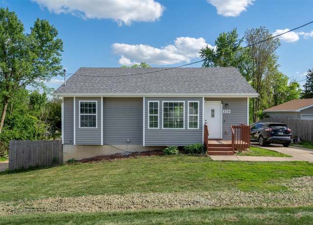 Property at 208 Mckinley Ave, Des Moines, IA 50315, 4 beds, 3 baths
