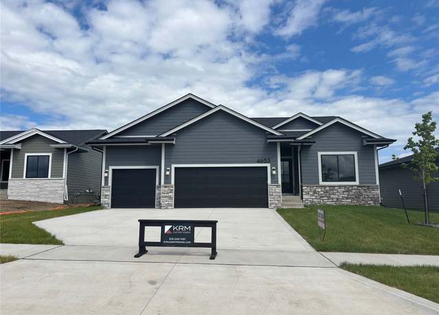 Property at 4653 177th St, Urbandale, IA 50323, 5 beds, 3 baths