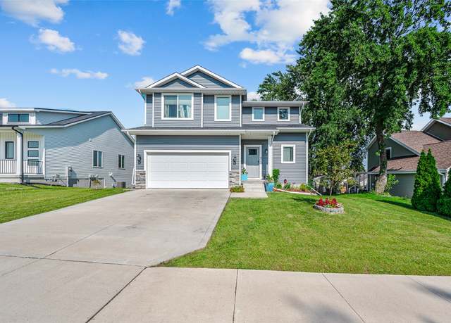 Property at 1600 E 17th St, Norwalk, IA 50211, 3 beds, 2.5 baths