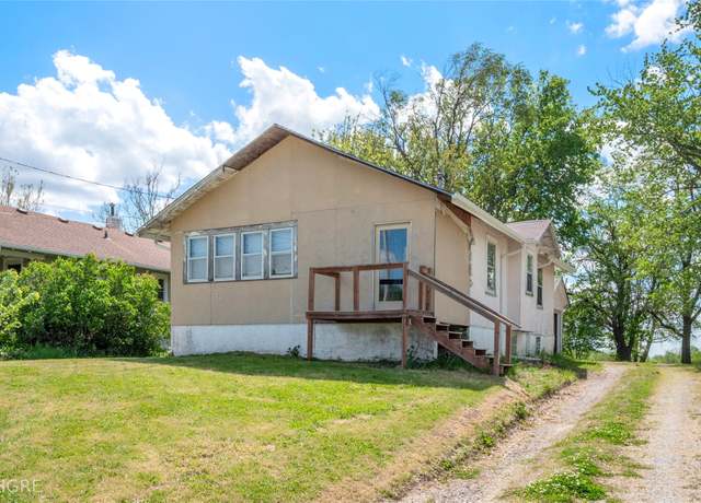 Property at 1305 N 7th St, Chariton, IA 50049, 2 beds, 1 bath