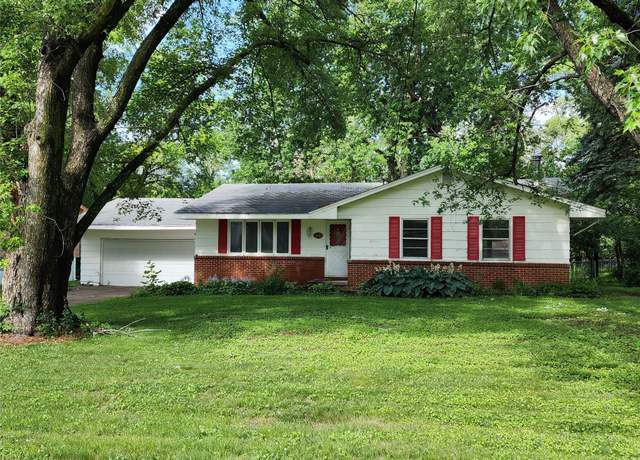 Property at 1680 NW 81st St, Clive, IA 50325, 4 beds, 2.5 baths