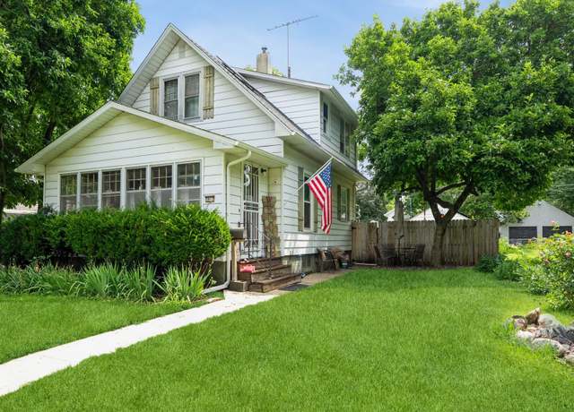 Property at 3917 11th St, Des Moines, IA 50313, 3 beds, 1 bath