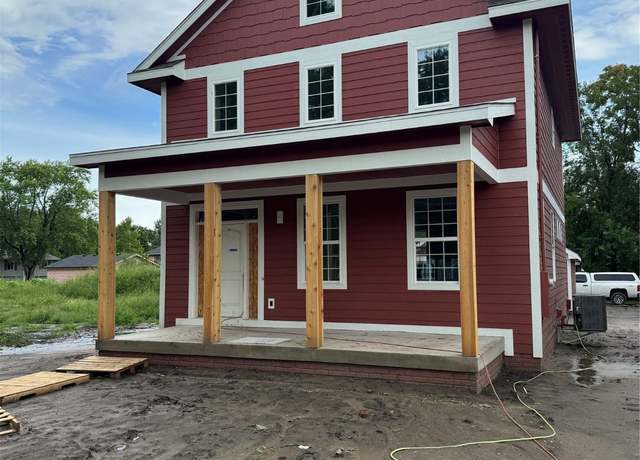 Property at 814 E Edison Ave, Des Moines, IA 50315, 3 beds, 2.5 baths