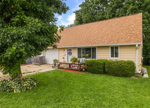 Property at 7206 SW 14th St, Des Moines, IA 50315, 4 beds, 1 bath