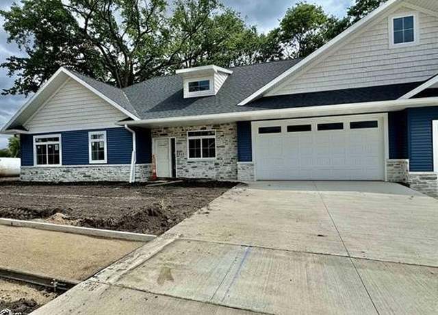 Property at 325 27th Pl Pl S, Clear Lake, IA 50428, 2 beds, 2 baths