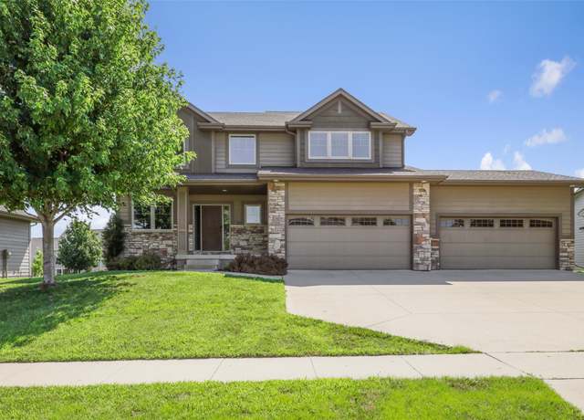 Property at 3555 NW 164th St, Clive, IA 50325, 4 beds, 2.5 baths