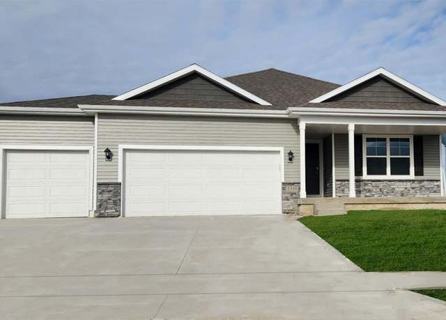 Property at 2814 Brook View Dr, Des Moines, IA 50317, 5 beds, 3 baths
