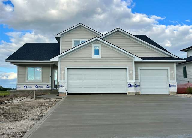 Property at 5201 172nd St, Urbandale, IA 50263, 4 beds, 2.5 baths