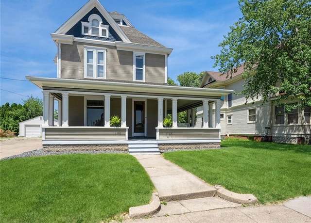 Property at 420 1st Ave W, Newton, IA 50208, 5 beds, 3.5 baths