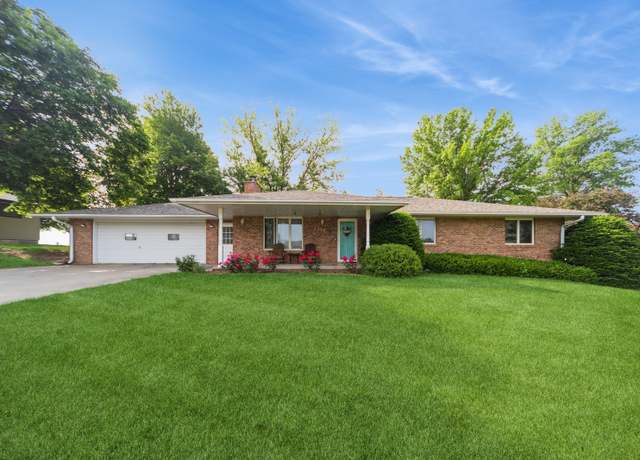 Property at 2312 Ridgeway Ave, Oskaloosa, IA 54577, 4 beds, 3 baths