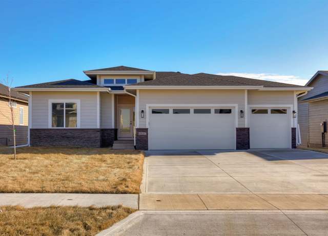 Property at 4657 179th St, Urbandale, IA 50323, 4 beds, 3 baths