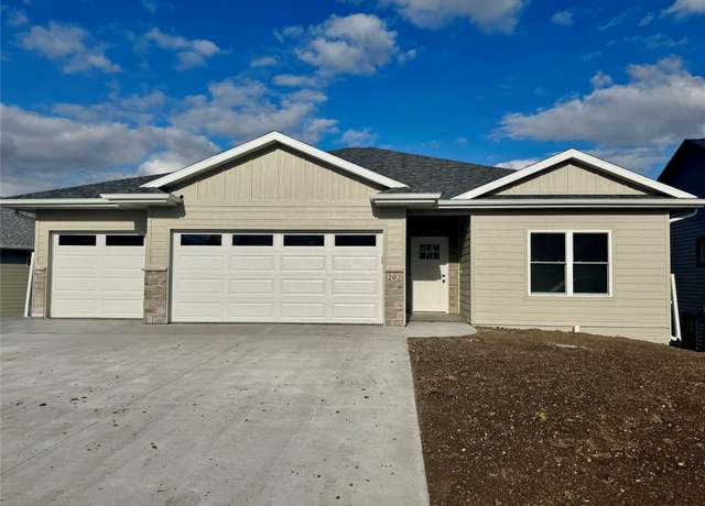 Property at 202 Meadowlark Dr, Monroe, IA 50170, 4 beds, 3 baths