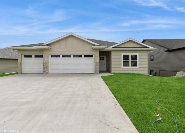 Property at 202 Meadowlark Dr, Monroe, IA 50170, 4 beds, 3 baths