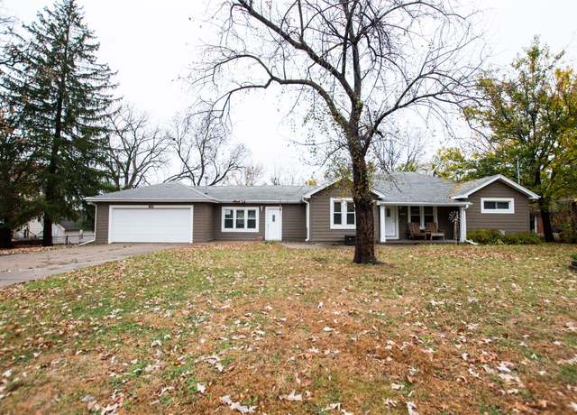 Property at 1600 Evergreen Ave, Des Moines, IA 50320, 3 beds, 1 bath