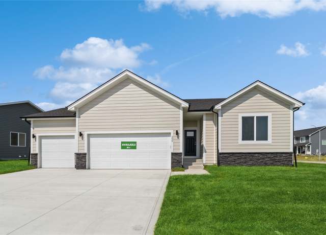 Property at 395 NW Compass Ave, Waukee, IA 50263, 4 beds, 3 baths