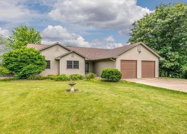 Property at 2706 W 15th St S, Newton, IA 50208, 4 beds, 3 baths
