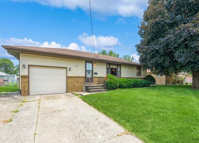 Property at 4041 Columbia St, Des Moines, IA 50313, 3 beds, 2 baths