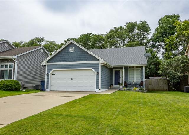 Property at 7014 Northview Dr, Urbandale, IA 50322, 3 beds, 2.5 baths