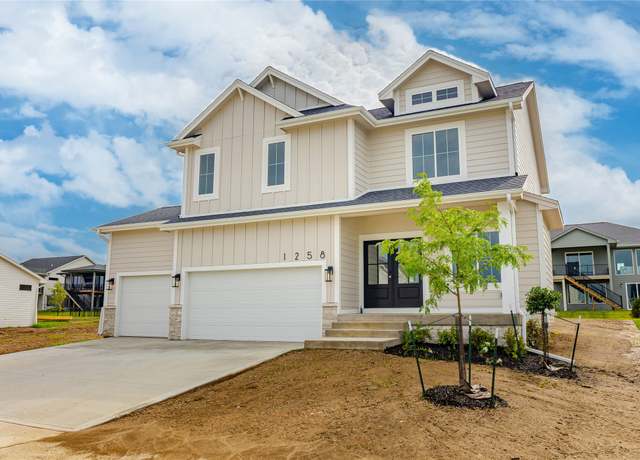 Property at 1258 S 92nd St, West Des Moines, IA 50266, 4 beds, 2.5 baths