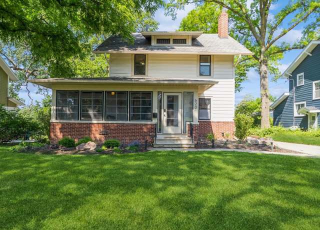Property at 620 48th St, Des Moines, IA 50312, 4 beds, 2.5 baths
